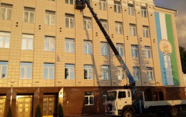 Автовышка, манипулятор-кран грузоперевозки лесоруб