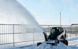 Уборка снега техникой Bobcat