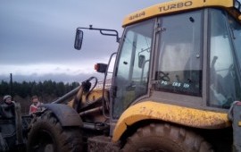 Продам погрузчик-экскаватор Tarsus 888