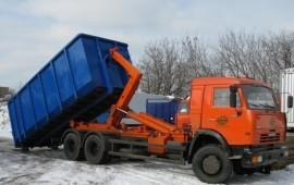 Вывоз мусорных контейнеров с помощью мультилифта.