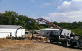 Автобетононасос для подачи смеси