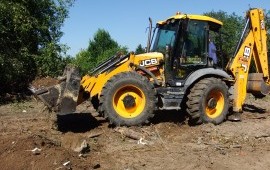 Экскаватор JCB 4CX на больших колесах