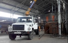 Автокран с кузовом
