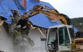 Слом ветхих домов, построек