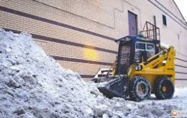 Чистка снега фронтальным погрузчиком