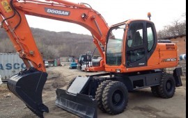 Сдаю в аренду колёсный полноповоротный экскаватор
