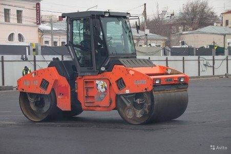Укладка асфальта катком HYUNDAI HR25T-9