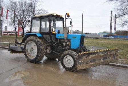 Спецтехника трактор YTO SK244