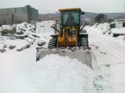 Уборка снега своей техникой  в Москве