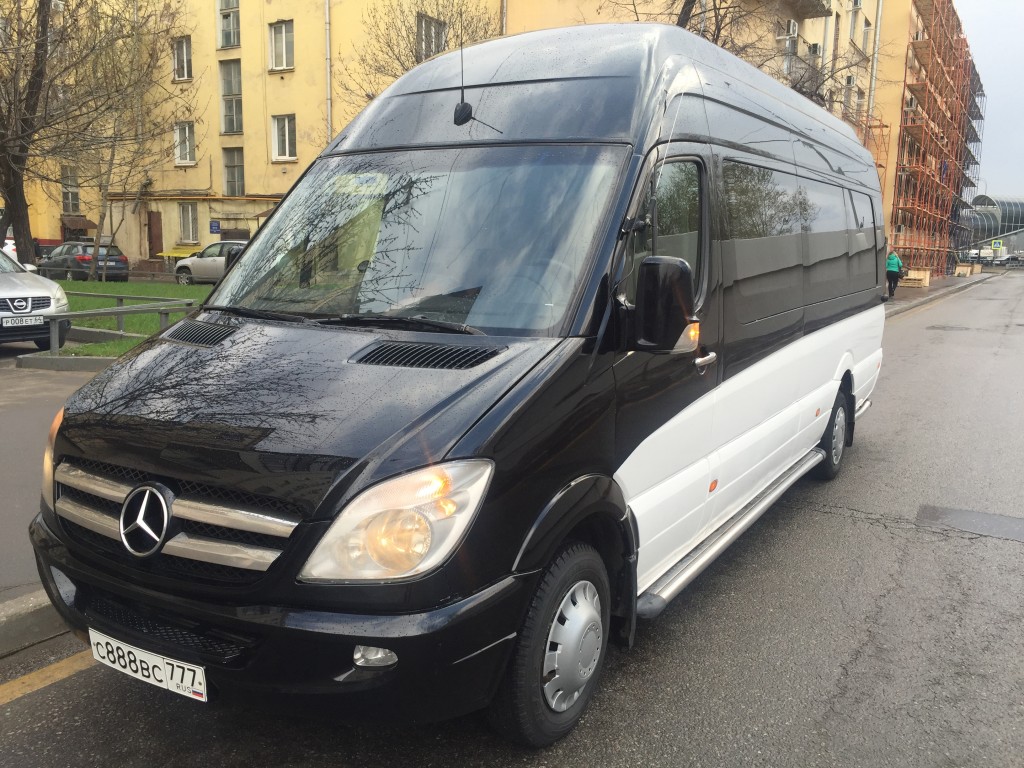 Мерседес спринтер 2007 год. Mercedes Sprinter 2007. Мерседес бусик старый. Сбербанк микроавтобус. Аренда микроавтобуса с водителем 8 мест.