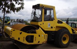 Bomag BW 211 D-4