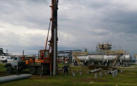 Выполним работы по бурению и забивке свай