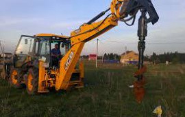 Аренда ямобура, экскаватора погрузчика JCB 4CX.
