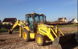 Аренда экскаватора-погрузчика KOMATSU ,узкий ковш,гидромолот