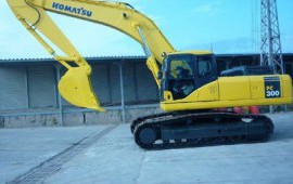 Экскаватор гусеничный KOMATSU PC220-7 в аренду с оператором