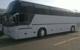 Комфортабельный автобус для перевозки пасажиров