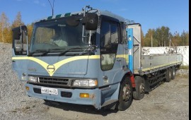 Бортовой грузовик с манипулятором