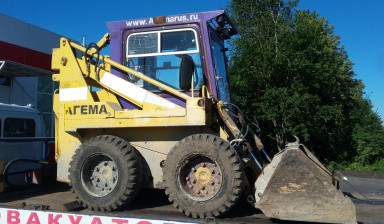 Аренда минипогрузчика. Вилы, щетка. Уборка снега.