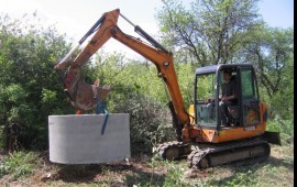 Копаем траншеи под фундамент, канализацию, воду