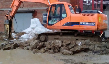 Аренда гусеничного экскаватора + гидромолот в Челябинске