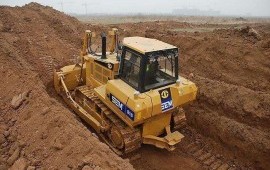 Отсыпаем и выравниваем участки