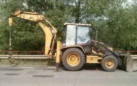 Аренда ямобура экскаватора погрузчика CAT 428D