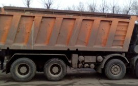 Песок, щебень, чернозем, тырса, глина, мусор.