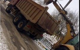 Водитель на личном самосвале