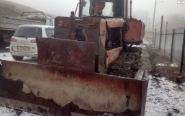 Бульдозер с лопатой