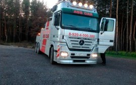 Грузовой эвакуатор автотранспорта