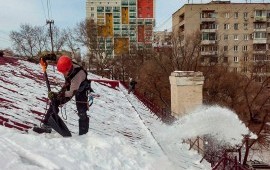 Чистка снега с крыш в Сыктывкаре