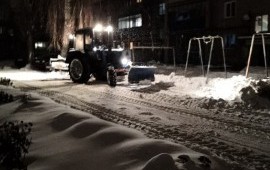 Чистка снега трактором
