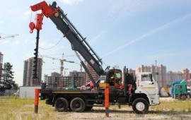 Услуги Ямобура БКМ с выносной стрелой