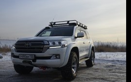 Toyota LC200 Arctic Trucks и Safari 4x4