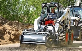 Аренда мини погрузчика Bobcat в Санкт-Петербурге