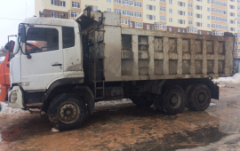 Навоз, земля, песок, опилки и т.д.