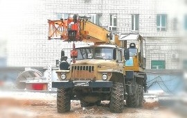 Аренда услуги автокранов урал от 14т до25 в Кинель-Черкассах