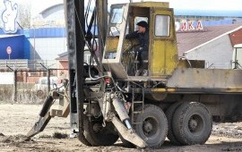 Аренда сваебоя и ямобура. Услуги спецтехники.