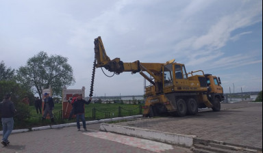 Услуги ямобура- вездехода. Монтаж винтовых свай.