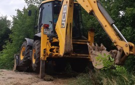 Аренда экскаватора-погрузчика. Услуги гидромолота.