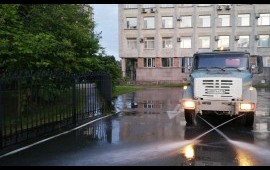 Аренда водовоза с щеткой и водой на базе коммуналь