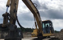 Гусеничный экскаватор "Komatsu PC220-8"