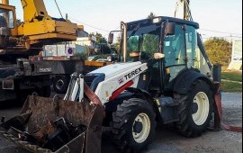Услуги экскаватора-погрузчика с гидромолотом