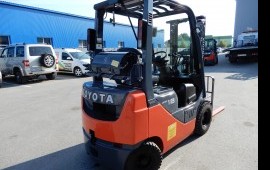 Вилочный погрузчик TOYOTA 02-8FGL18 в аренду.