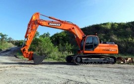 Гусеничный полноповоротный экскаватор в аренду