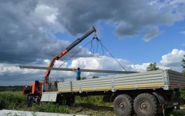 Длинномер с манипулятором. Перевозка грузов.