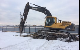 Гидромолот на базе гусеничного экскав-раVolvo 290