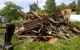 Вывоз мусора после пожара с участка.