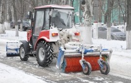 Услуги трактора со щеткой и отвалом