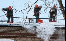 Чистка крыш от снега